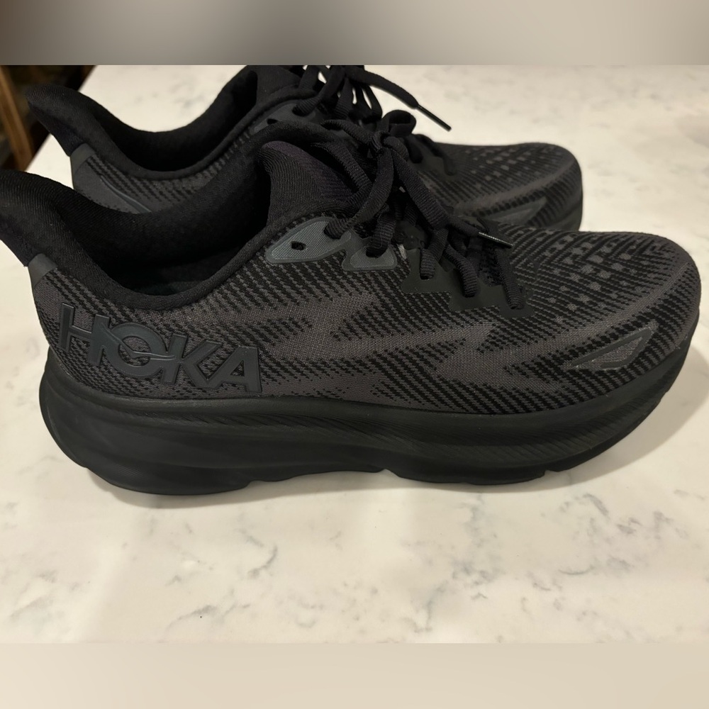 Men’s 8.5. Brand new all black Clifton 9 Hokas